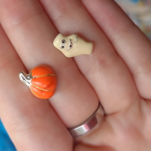 🍂🎃Set of Vintage Mismatched Halloween earrings- for Crafting, Costumes, Repair - Picture 8 of 13